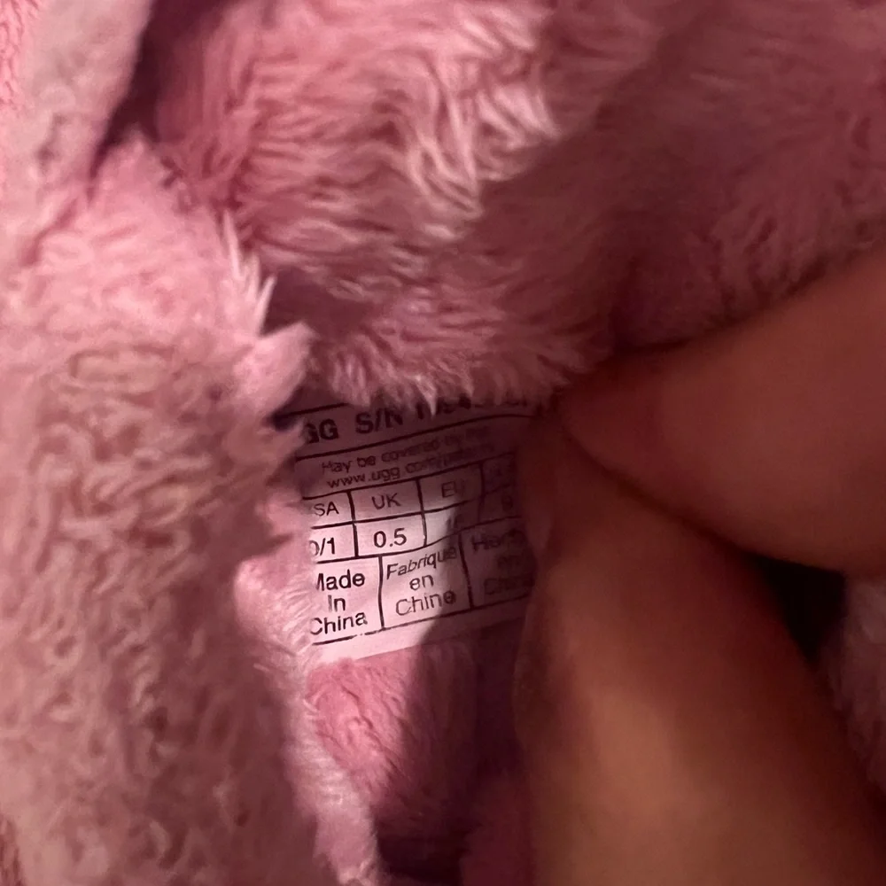 Pink Ugg baby booties and blankie Snuggie duo size 0/1